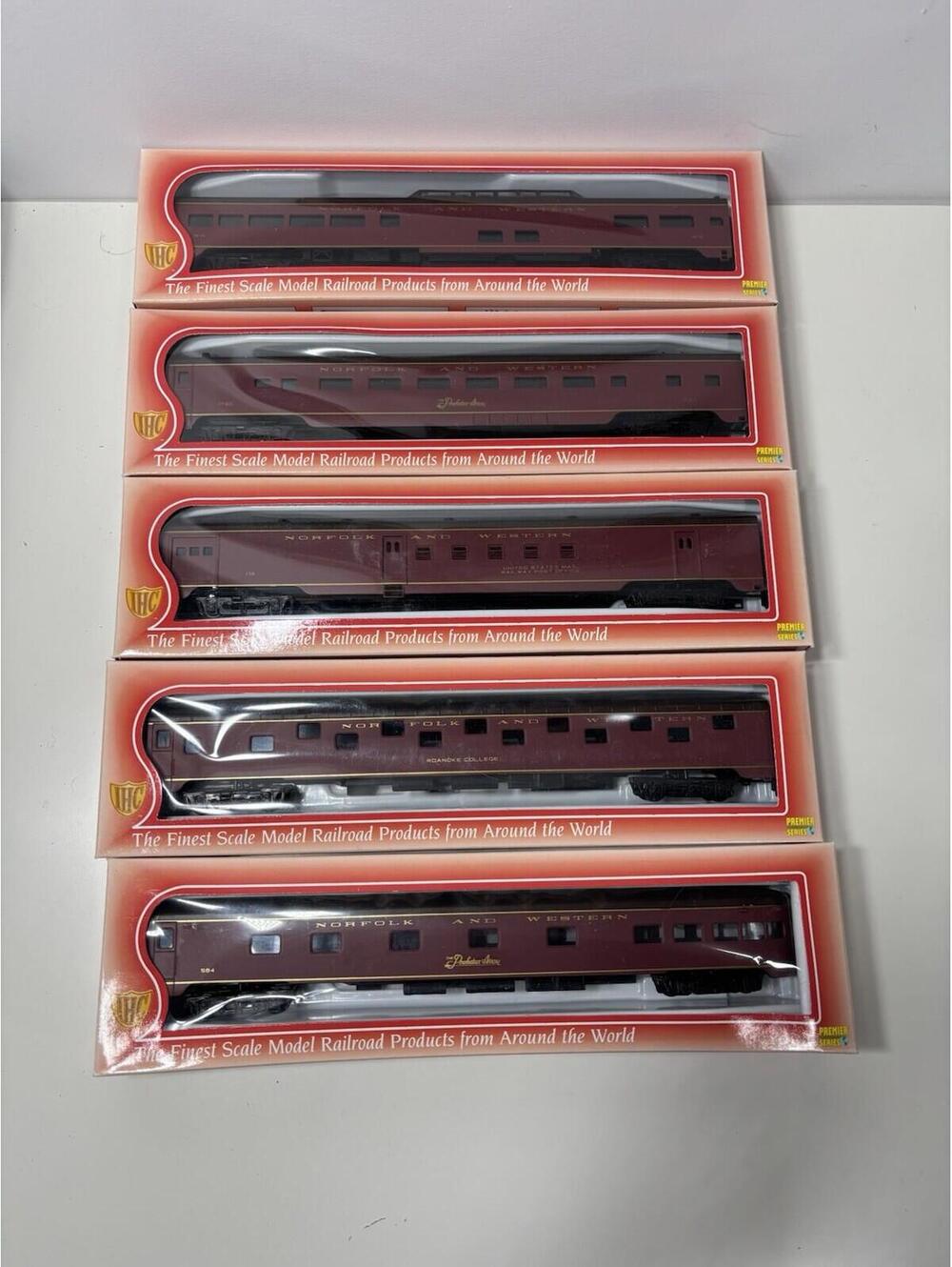 IHC HO Norfolk & Western 48171, 48173, 48175, 48176, 48177 Passenger Cars